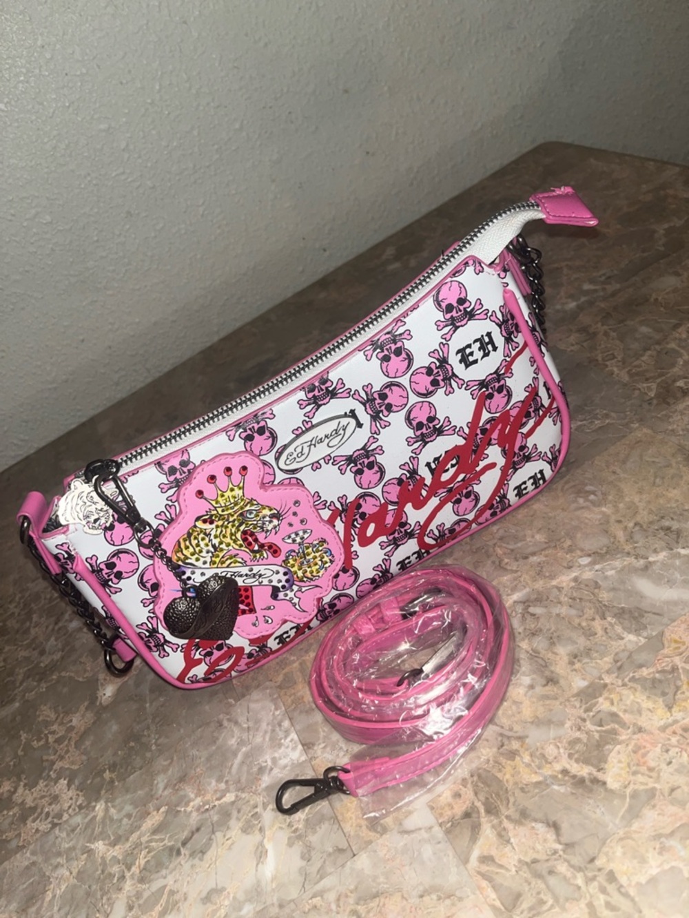 Ed Hardy Pink and White Graphic Wristlet Shoulder Bag flawed - Picture 2 of 7
